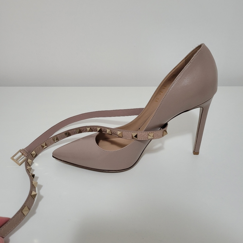 Brand new single Valentino heel